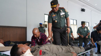 Sambut HUT TNI ke 77, Personil TNI dan Polri Sumbang Darah