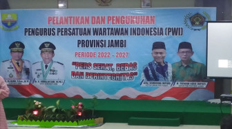 Atal S Depari Lantik Pengurus PWI Provinsi Jambi