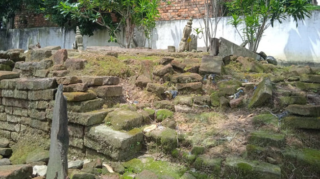 Situs Candi Solok Sipin Terbengkalai