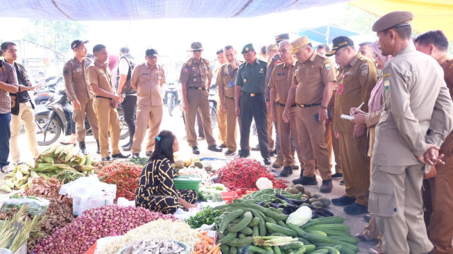 Jelang Idul Adha, Harga Bahan Pokok Stabil di Muaro Jambi, Sekda  Tinjau Pasar Sengeti