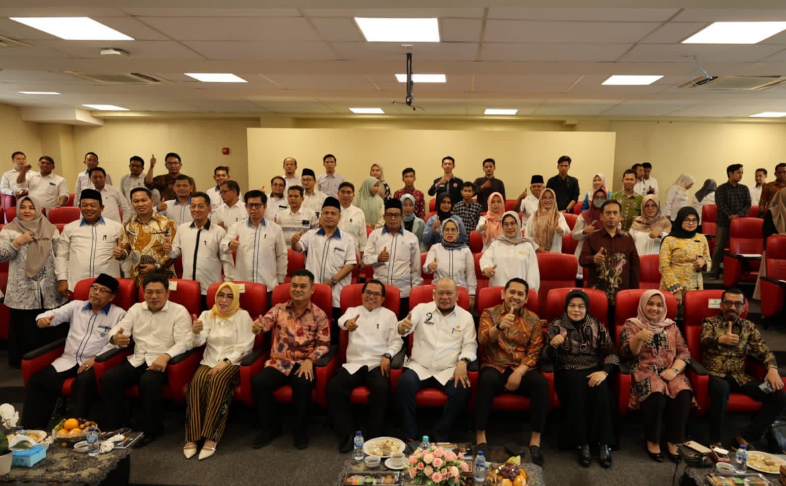 Ketua DPD RI, AA LaNyalla Mahmud Mattalitti dalam acara Focus Group Discussion (FGD) di UIN STS Jambi, Senin (26/6/2023). (Foto: Biro Pers DPD RI)