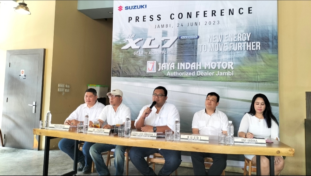 PT Suzuki Indomobil Sales (SIS) resmi meluncurkan produk terbarunya New XL7 Hybrid yang di Kota Jambi, Sabtu (24/6/2023).(Foto: Ahmad Muzir/ kabar18.com)