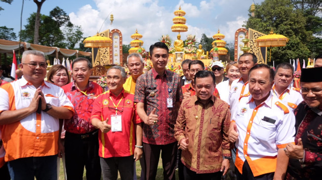 Penjabat Bupati Muaro Jambi Menghadiri Puncak Peringatan Hari Waisak Bersama Di Candi Muaro Jambi