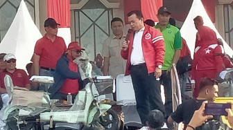 Gubernur Jambi, Al Haris Piawai Juga Jadi MC Cabut Undian. Salah Seorang Keluarga Pejabat Dapat Undian Sepeda Listrik, Keberuntungan Atau Rekayasa..?