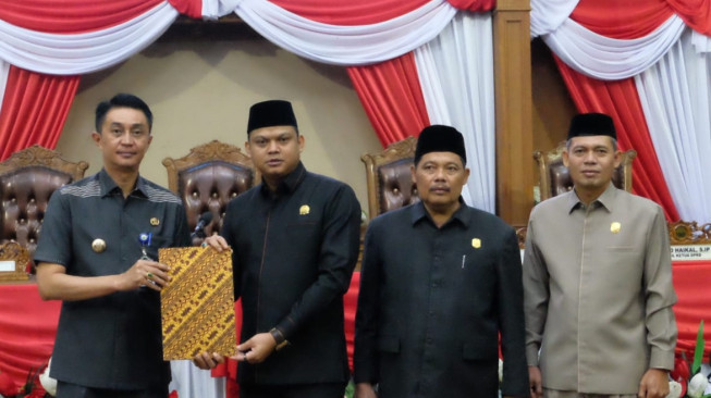 Rancangan KUPA dan PPAS Tahun 2023 Dibahas Pj Bupati Muaro Jambi dengan DPRD