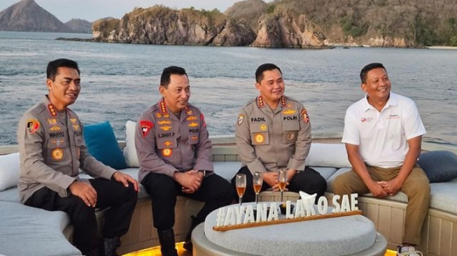 Bersih Bersih Laut Sambut Acara Pertemuan Polisi Asean di Labuan Bajo