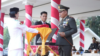 Letkol Eko Pristino Inspektur Upacara Penurunan Bendera Merah Putih HUT Kemerdekaan RI ke-78 Tingkat Kabupaten Muaro Jambi