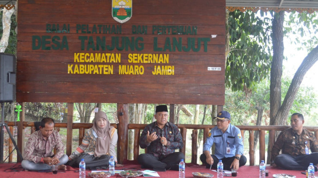 Sekda Tinjau Kawasan wisata Desa Danau Tangkas Sekaligus Penyerahan Sertifikat Tanah