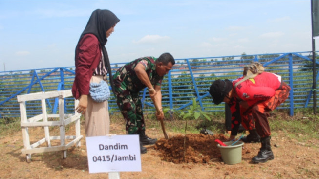 Antisipasi Banjir, Kodim 0415/ Jambi Tanam Pohon