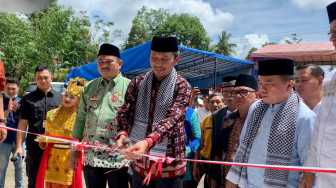 Ketua DPRD Jambi Potong Pita Peresmian Masjid Raya di Dusun Bangka Keloyang