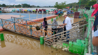 Peringati HPSN Tahun 2024, DLH Provinsi Jambi Bersih-bersih Sampah di Danau Sipin