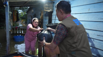 Penjabat Bupati Bachyuni Tinjau Korban Banjir di Desa Pematang Jering