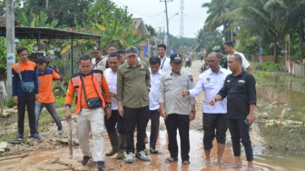 Pj Bupati di Wakilkan Asisten Kesra Drs, Sukisno, MM Tinjaun Lokasi Banjir di Desa Kedotan