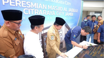 Kadis DPMPTSP Mewakili Penjabat Bupati Muaro Jambi Menghadiri Peresmian Masjid Al Jabar Citra Raya
