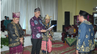Pj Bupati Muaro Jambi Saksikan Pelantikan Pengurus LAMJ Desa Tanjung Pauh