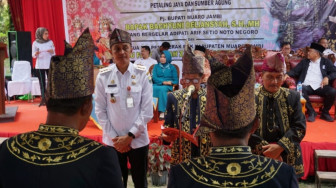 PJ Bupati Muaro Jambi Kukuhkan Ketua LAMJ Desa Sido Mukti dan Desa Mingkung Jaya