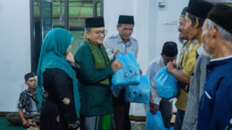 H. Maulana Bantu Ambulans   untuk Warga Talang Gulo