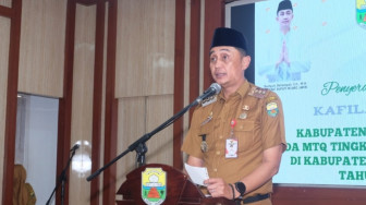 Pj Bupati Muaro Jambi Serahkan Bonus kepada Kafilah MTQ Tingkat Provinsi