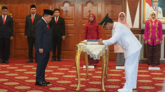 Gubernur Al Haris Resmi Lantik Raden Najmi Sebagai Pj. Bupati Muaro Jambi dan Perpanjang Masa Jabatan Bachril Bakri