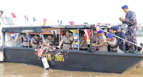 Peringatan Hari Bhayangkara ke 78 Juga Ditandai Tabur Bunga di Sungai Batanghari