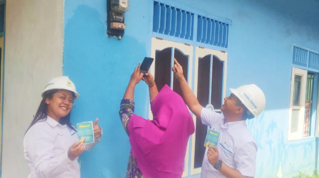 PLN ULP Kota Baru Door To Door Kenalkan Fitur Catat Meter Sendiri di Aplikasi PLN Mobile