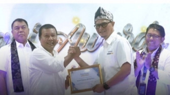 Romi Hariyanto Terima Beacukai Award, Atas Kontribusi Tanjab Timur Terhadap Pengembangan Ekspor di Provinsi Jambi.