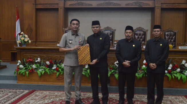 Bahcyuni Deliansyah Hadiri Paripurna Rekomendasi  LKPJ Bupati Tahun 2023 di Gelar DPRD