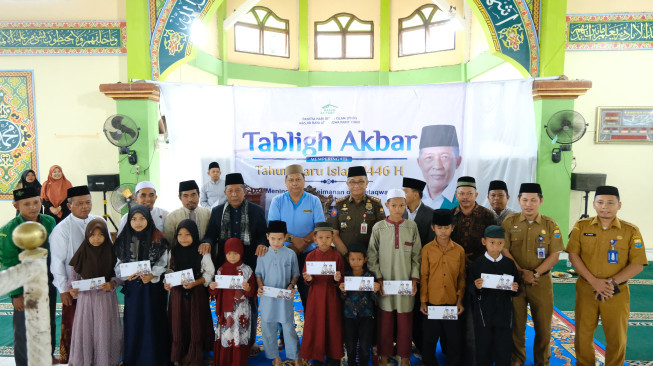 Semarak Muharram, Wagub Sani Santuni 175 Anak Yatim Se-Kecamatan Betara