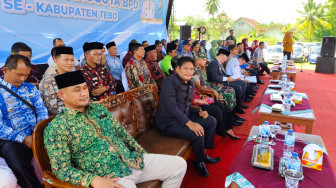 Anggota DPRD Jambi Al Mashuri dan Supeno Hadiri Pengukuhan Kades dan BPD se-Kabupaten Tebo