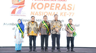 Gubernur Jambi Al Haris Terima Penghargaan dari Dewan Koperasi Indonesia