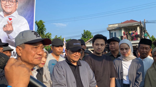 Maulana - Diza Jalan Pagi Bersama Warga Eka Jaya, Warga : Wahhh Ganteng Pak Diza itu, Ngomongnya Santun dan Cerdas