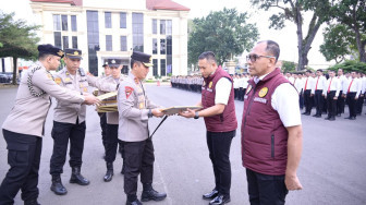 Kapolda Jambi, Rusdi Hartono Berikan Pengahargaan Pada 37 Personel Polda Jambi yang Berprestasi