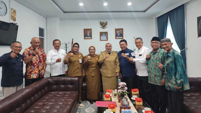 Tiga Orang DDS 100 Kali Diundang ke Jakarta Terima Tanda Kehormatan SLKS dari Pemerintah