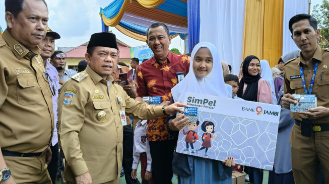 552 Siwa SMA, SMK dan SLB di Kabupaten Merangin Terima Bantuan Dumisake