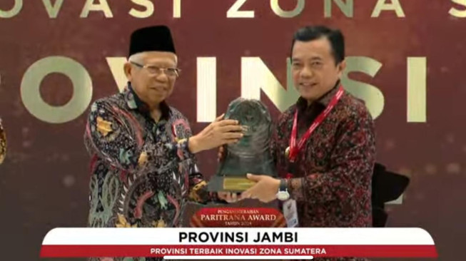 Gubernur Jambi Al Haris Terima Penghargaan Paritrana Award 2024