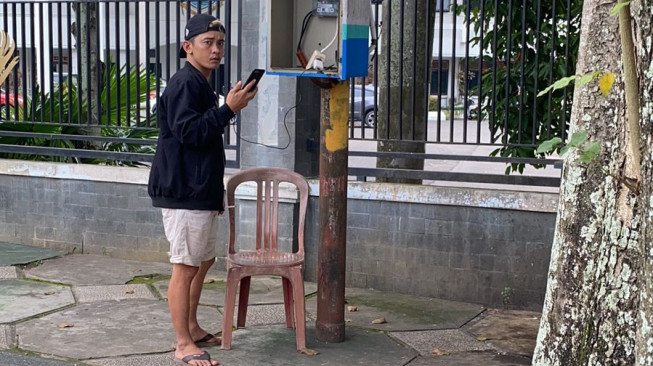 PT PLN Sediakan Sambungun Pemakaian Listrik Umum Bagi UMKM  di Kawasan Tugu Keris Siginjai