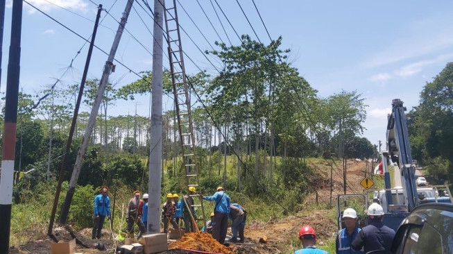 PLN UP3 Jambi Sigap Lakukan Pemulihan Listrik Dampak Cuaca Eksrem