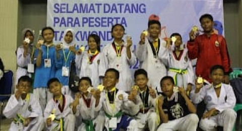 Kontingen UNJA Taekwondo Academy Borong 10 Emas dan 8 Perak Kejurnas Cup 2 Walikota Palembang