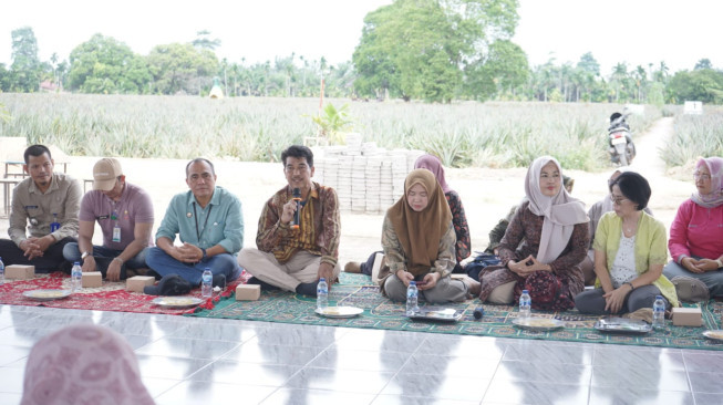 Rapat Pengembangan UMKM Nanas Desa Tangkit.