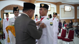 Sekretaris Daerah Kabupaten Muaro Jambi  Lantik Anggota Paskibraka Yang Bertugas Pada HUT RI Ke 79.