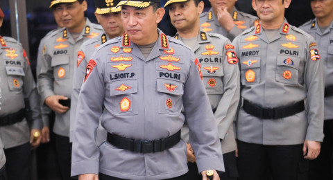 Kapolri Pimpin Kenaikan Pangkat 4 Pati dan Pamen Polri, Irjen Tornagogo Sihombing Promosi Komjen.