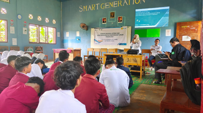 PLN ULP Muara Sabak Gelar PLN Mengajar di Yayasan Al Fajar Serumpun Nibung Dalam Semangat Hari Sumpah Pemuda