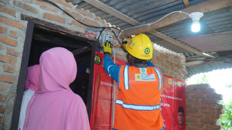 PLN UID S2JB Serahkan Bantuan Pasang Baru Listrik untuk Masyarakat Lubuk Linggau