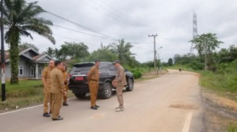 Pj Bupati Muarojambi Cek Jalan di Sengeti dan Bukit Baling