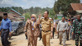 Menjadi Penghubung Dua Desa Bupati Muaro Jambi Perintahkan Kadis PUPR Segerakan Perbaikan Jembatan di Sekernan.