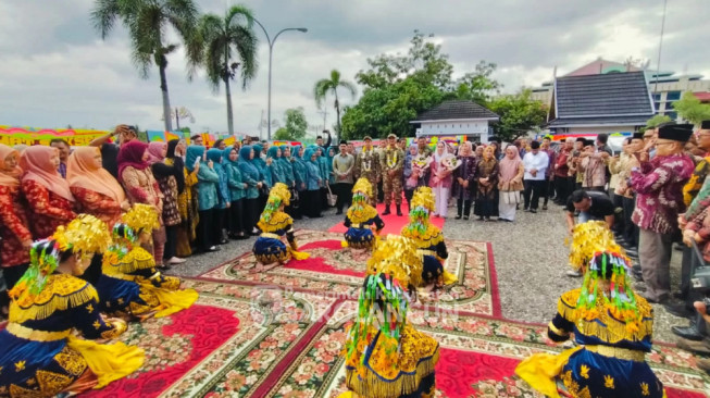 Usai Dilantik Prabowo Bupati dan Wakil Bupati Sarolangun di Sambut  Meriah Saat Memasuki Rumah Dinas