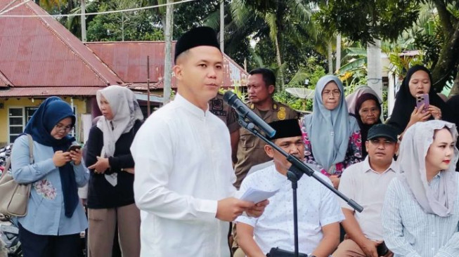 Hadiri Pasar Murah, Wakil Bupati Sarolangun Serahkan 850 Paket Sembako Subsidi.