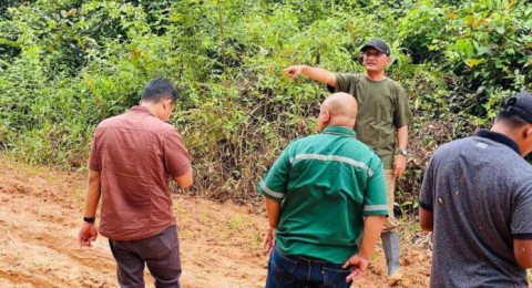 Jalan Menuju Lima Desa Rusak Parah, Bupati Hurmin Carikan Solusi Cepat, Tepat.