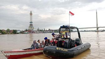 Ditpolairud Polda Jambi Bagikan Takjil Kepada Nelayan dan Masyarakat Pesisir.