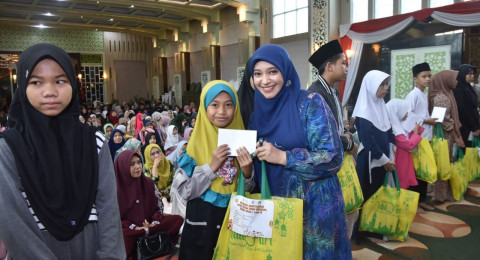 Baznas dan TP-PKK Kota Jambi Berbagi Kebahagiaan, 750 Anak Yatim dan Dhuafa Terima Santunan Lebaran